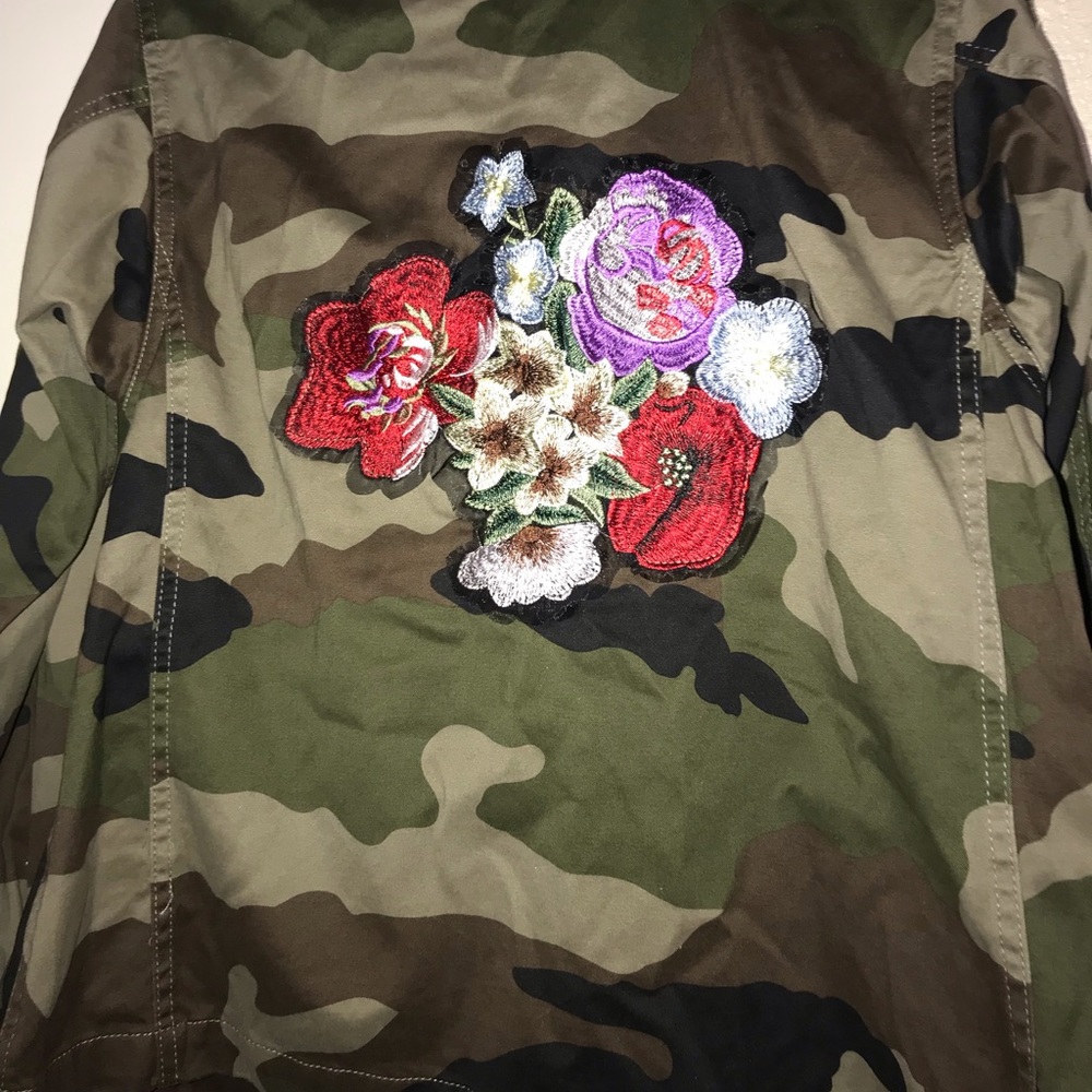 Camo Embroidered Cargo Jacket - Picture 5 of 6